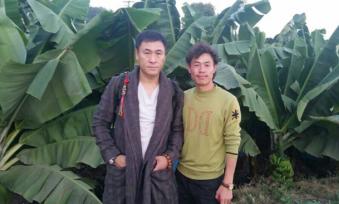 周厚林与著名歌手(李天华)合影