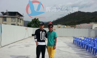 周厚林与著名演员(王大宇)合影
