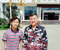 周厚林与著名歌手（韩磊）合影